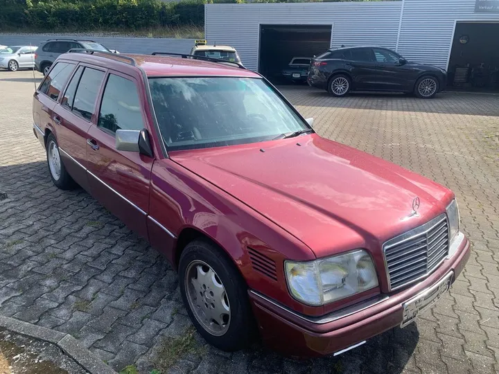 Mercedes-Benz E 300