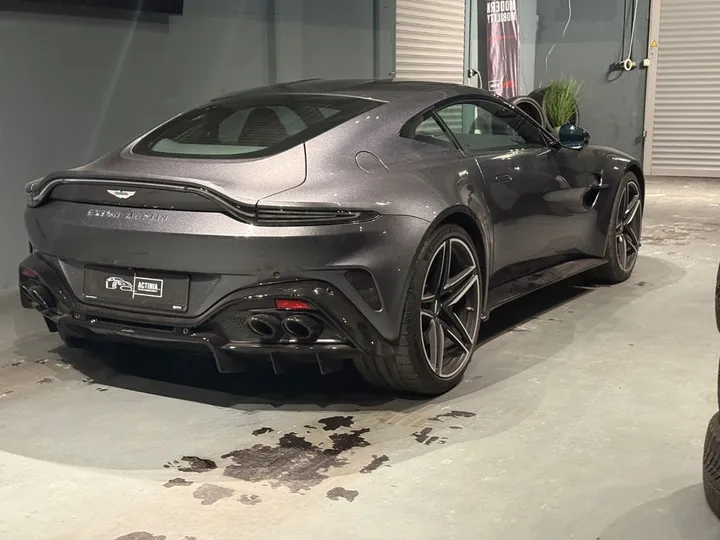 Aston Martin V8 Vantage