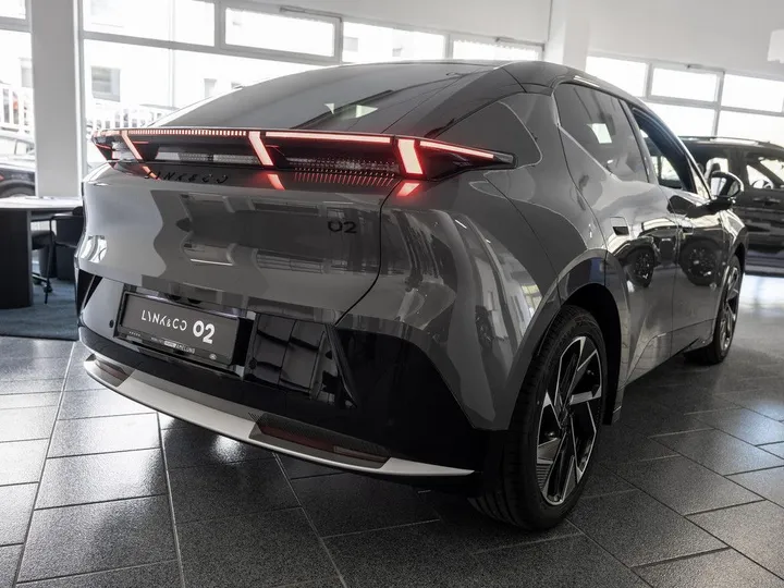 Lynk&Co 02