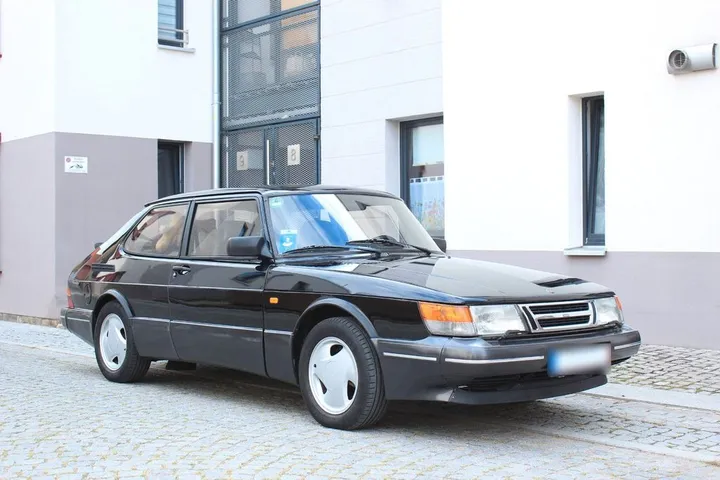 Saab 900