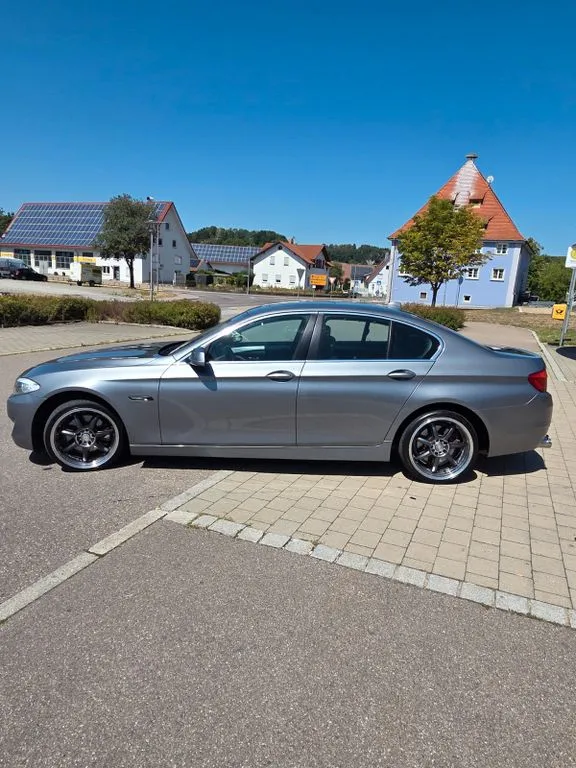 BMW 523