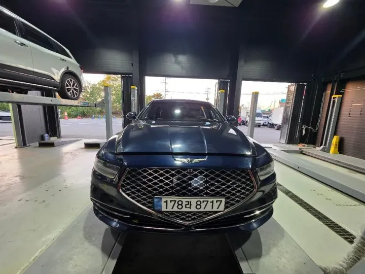 Genesis G90