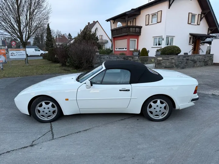 Porsche 944