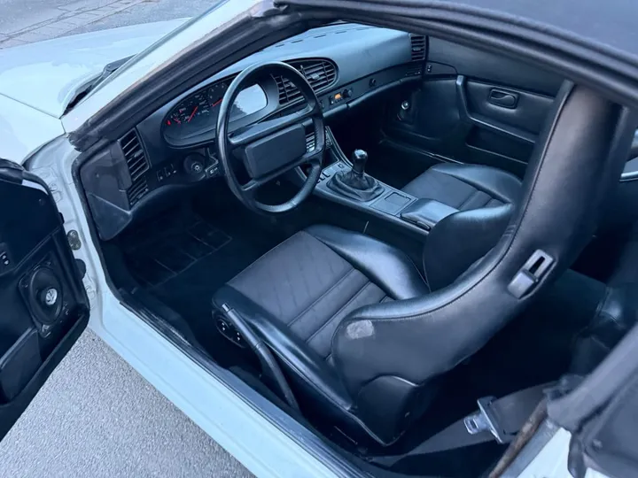 Porsche 944