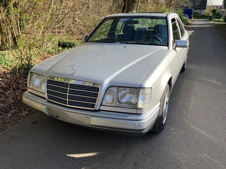 Mercedes-Benz E 220