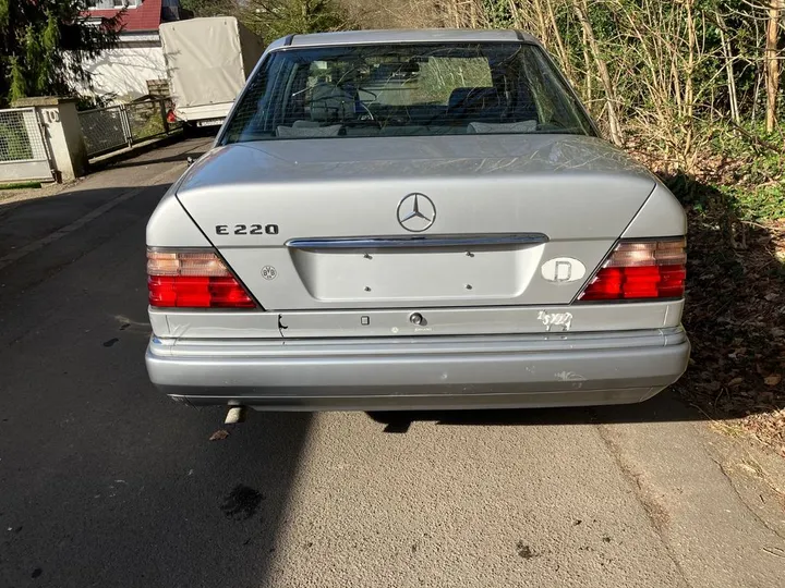 Mercedes-Benz E 220