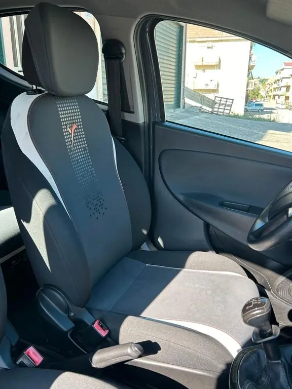 Lancia Ypsilon
