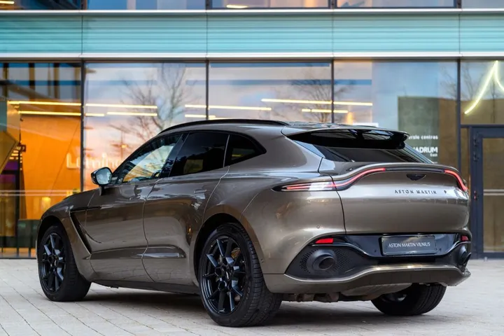 Aston Martin DBX