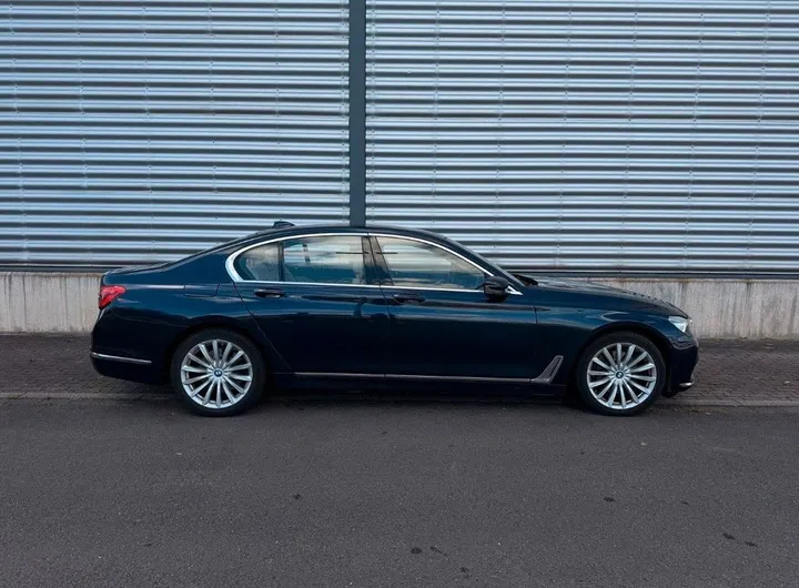 BMW 730