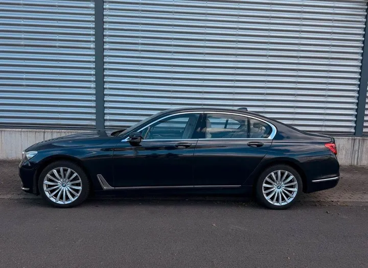 BMW 730