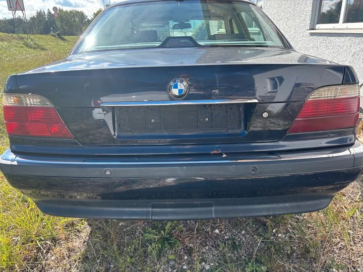 BMW 728