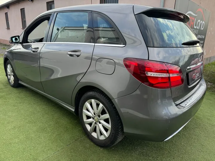 Mercedes-Benz B 200