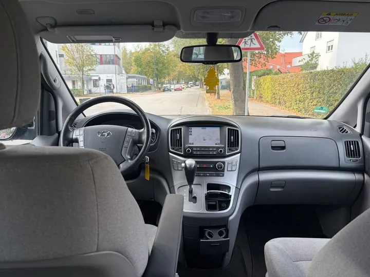 Hyundai H-1