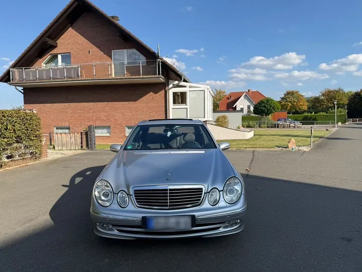 Mercedes-Benz E 240