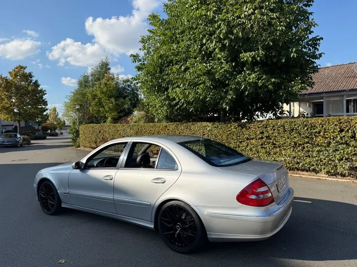 Mercedes-Benz E 240