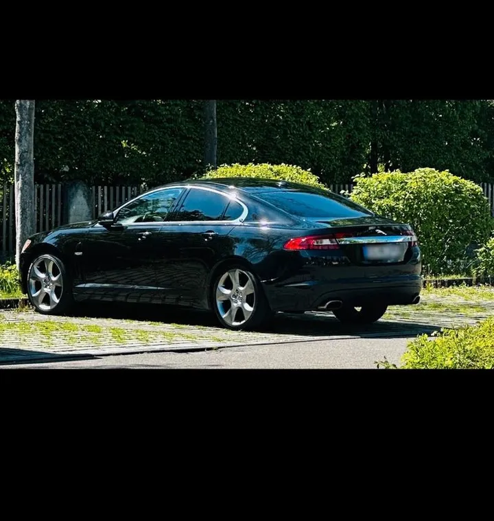 Jaguar XF