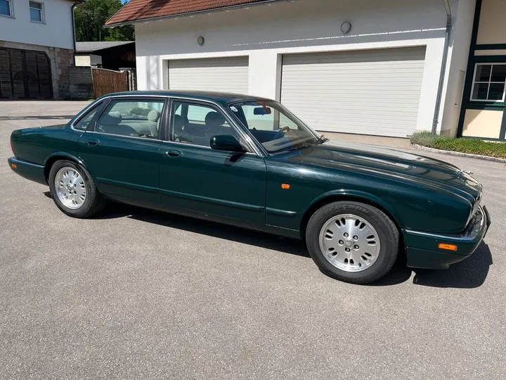 Jaguar XJ6