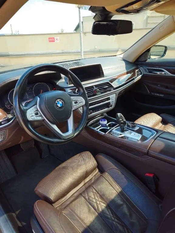 BMW 750