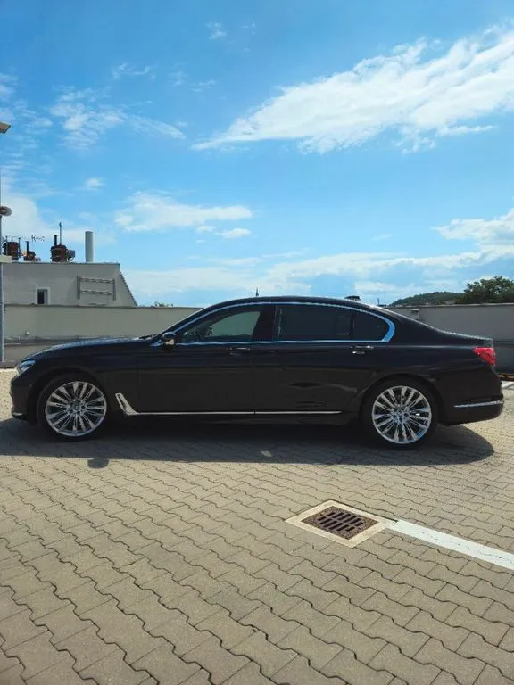 BMW 750