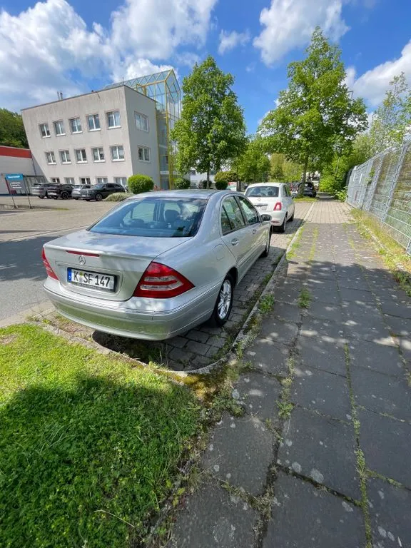 Mercedes-Benz C 180