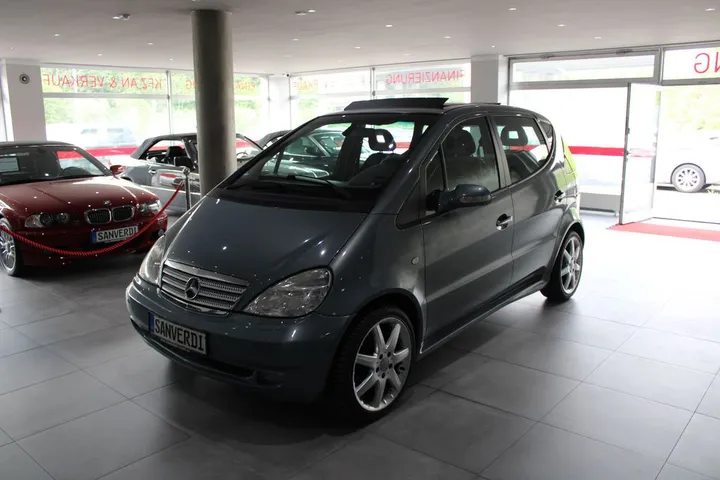 Mercedes-Benz A 210