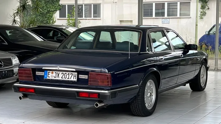 Jaguar XJ