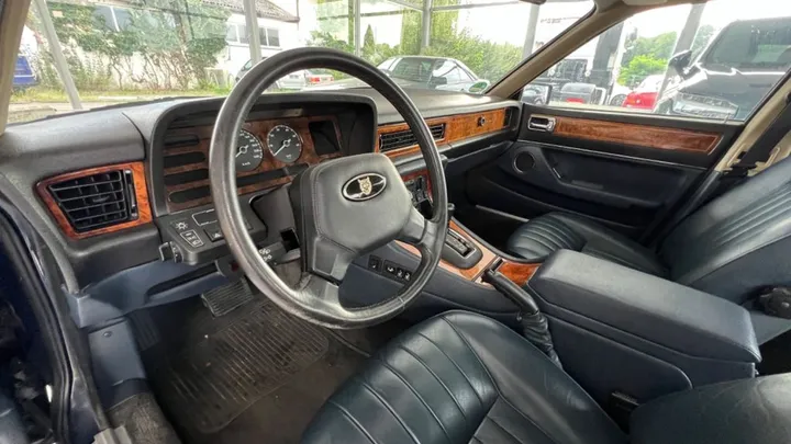Jaguar XJ