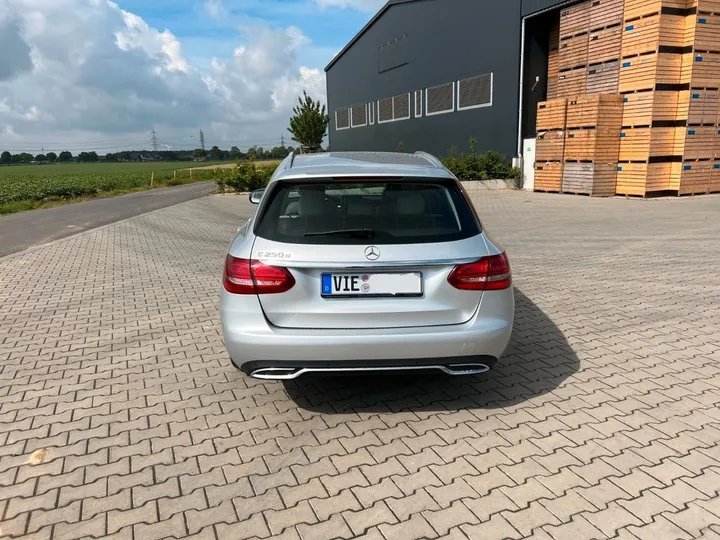 Mercedes-Benz C 230