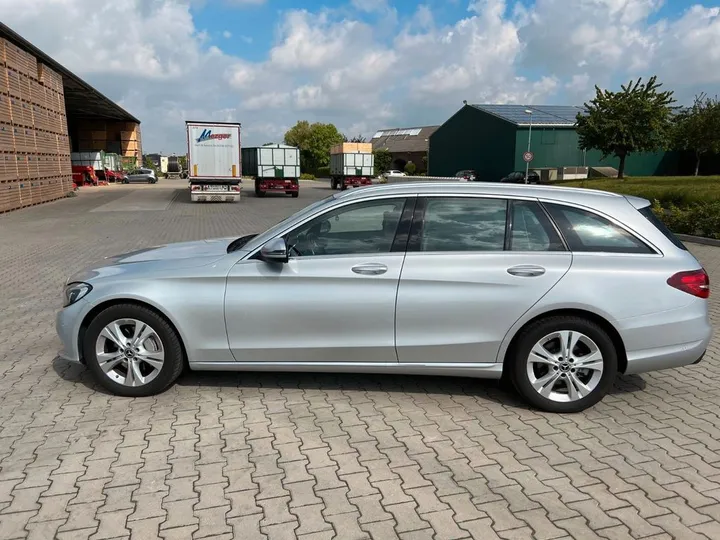 Mercedes-Benz C 230
