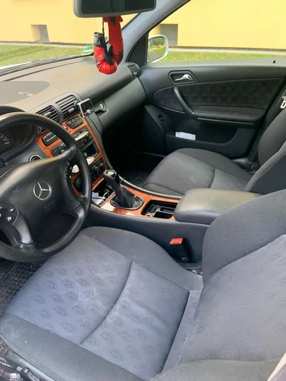 Mercedes-Benz C 240