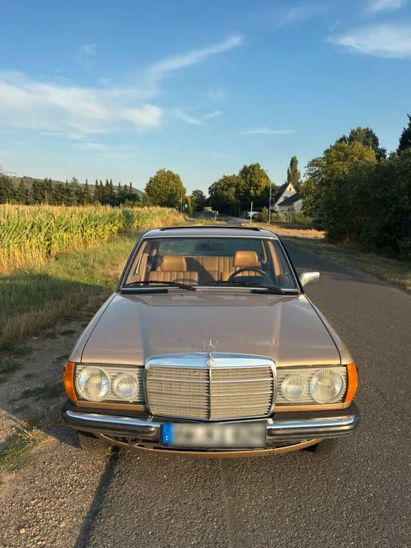 Mercedes-Benz 240