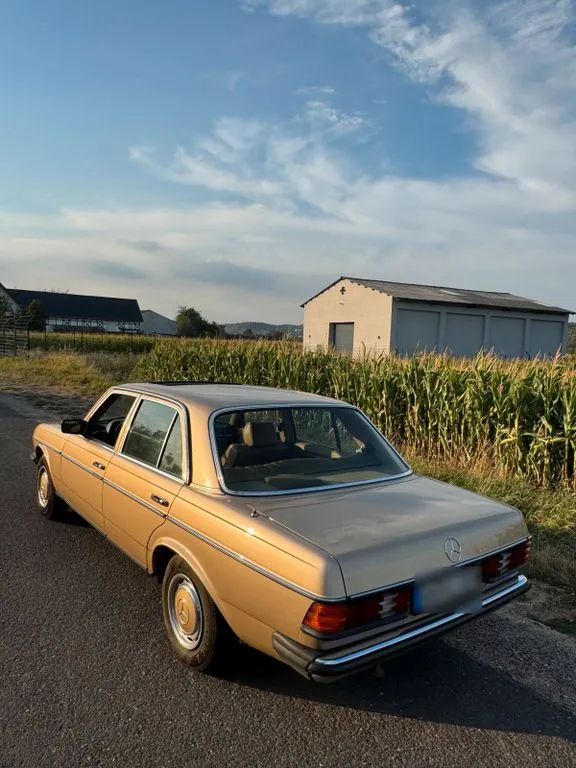 Mercedes-Benz 240