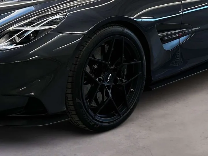 Aston Martin Vanquish