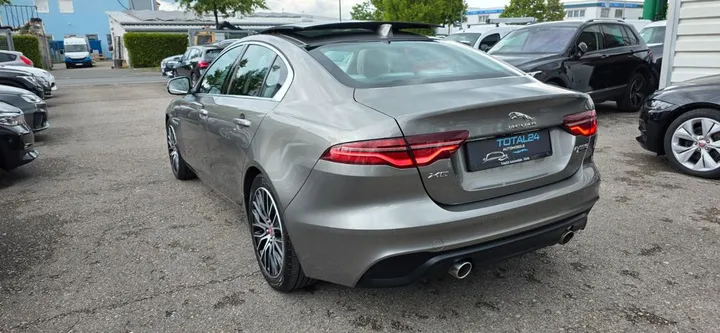 Jaguar XE
