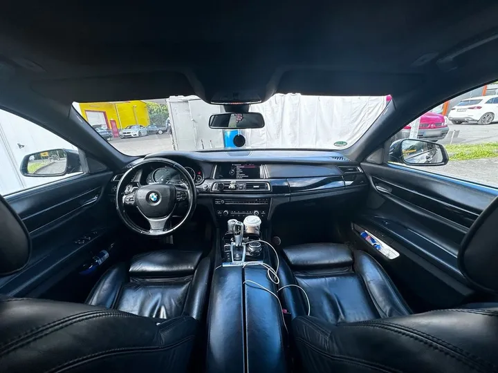 BMW 730