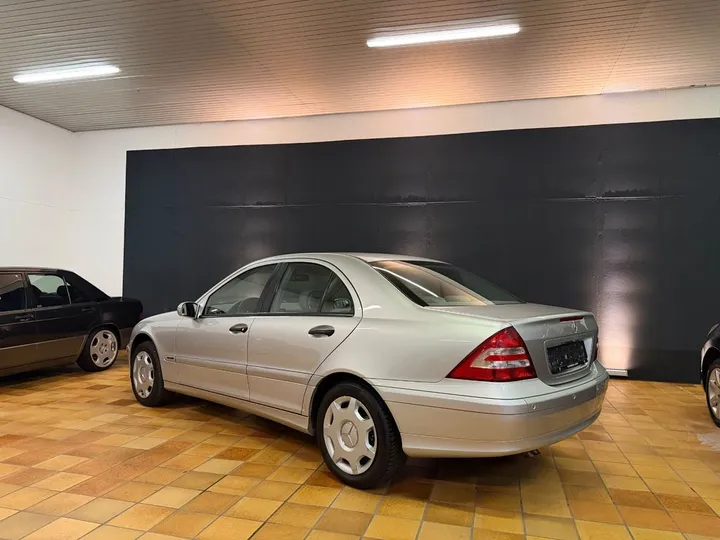 Mercedes-Benz C 180