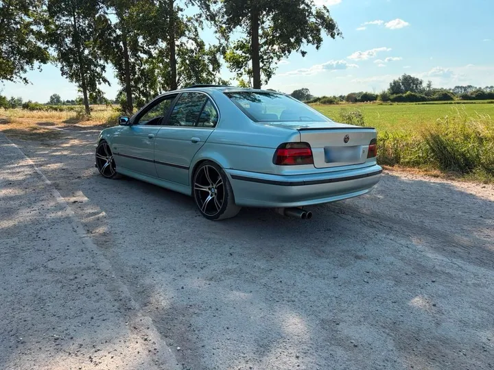 BMW 528