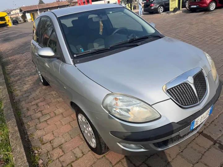 Lancia Ypsilon