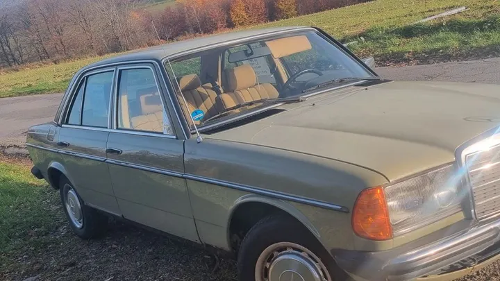 Mercedes-Benz 240