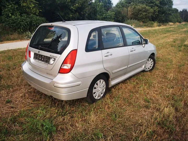 Suzuki Liana