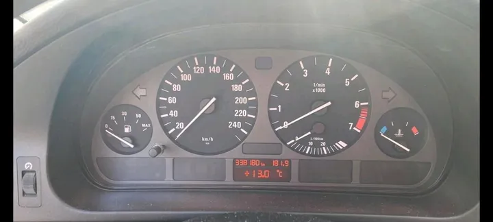BMW 528