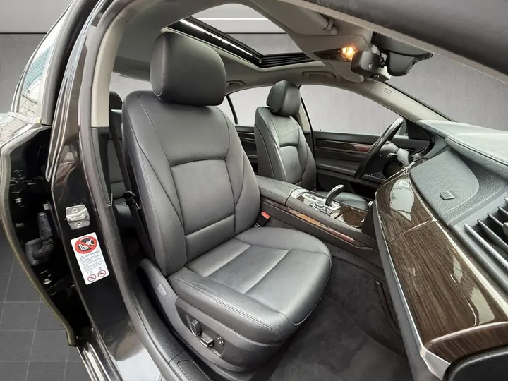 BMW 730