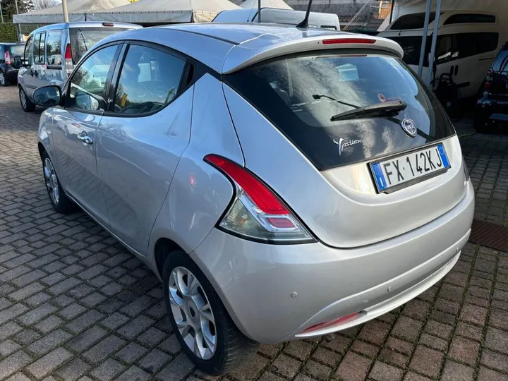 Lancia Ypsilon