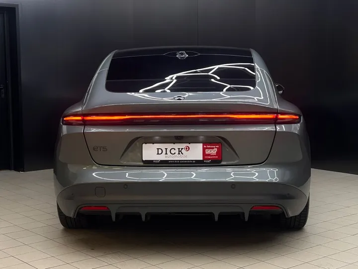NIO ET5