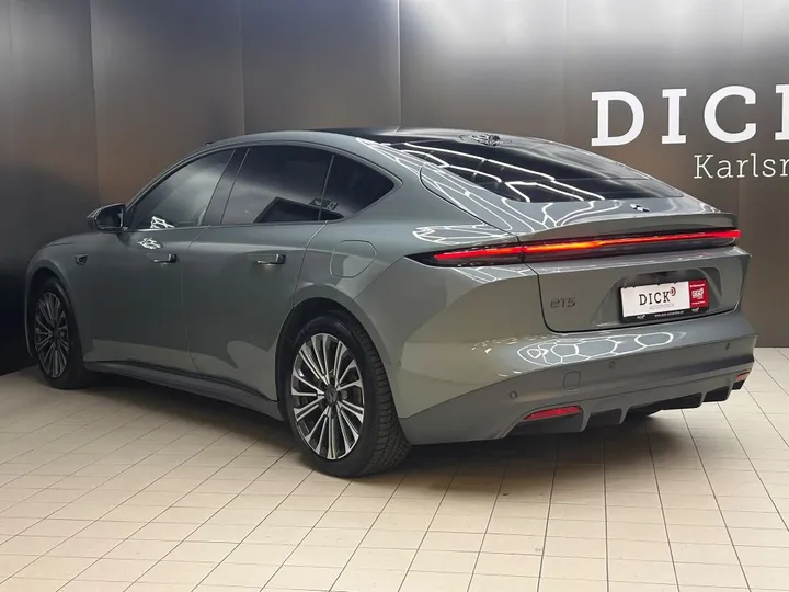 NIO ET5