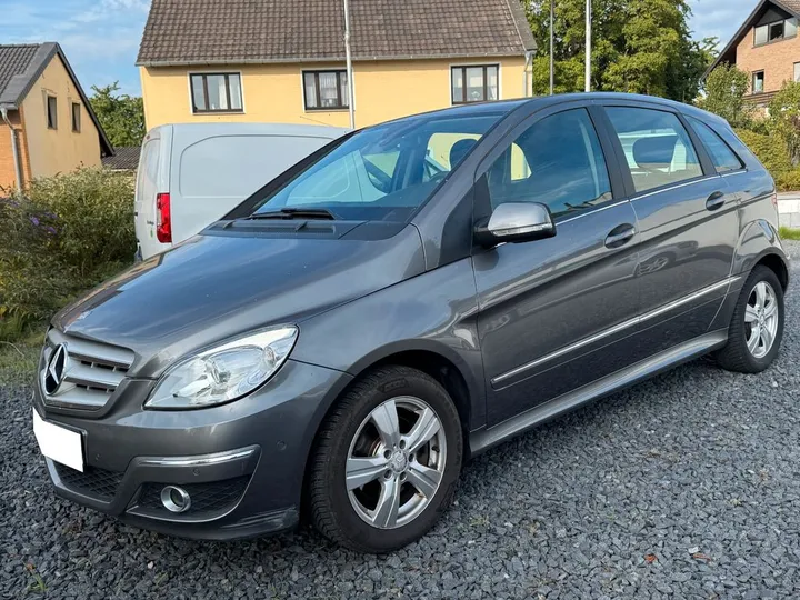 Mercedes-Benz B 200