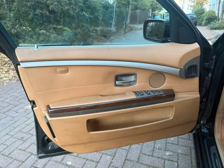 BMW 750