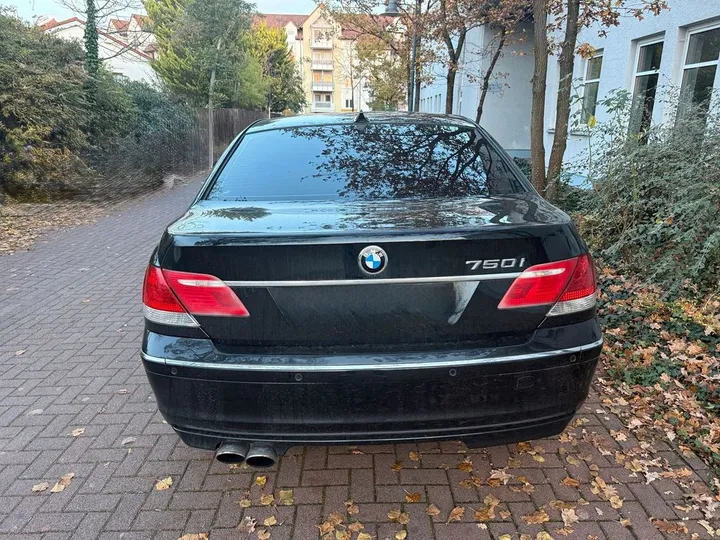 BMW 750