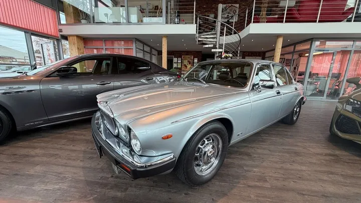 Jaguar XJ12