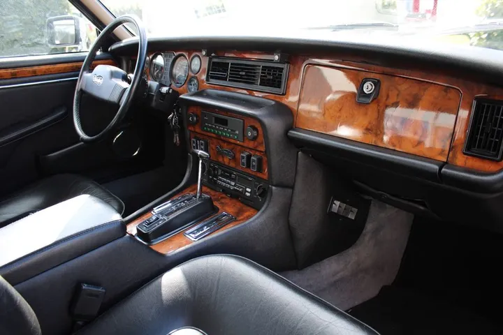 Jaguar XJ12